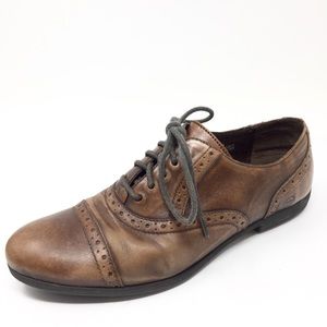 Born Brown Distressed Leather Oxfords size 8.5